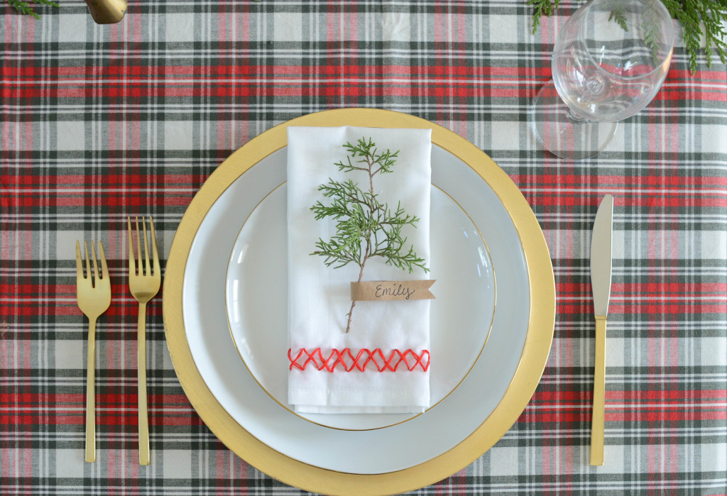 Simple Christmas Tablescape